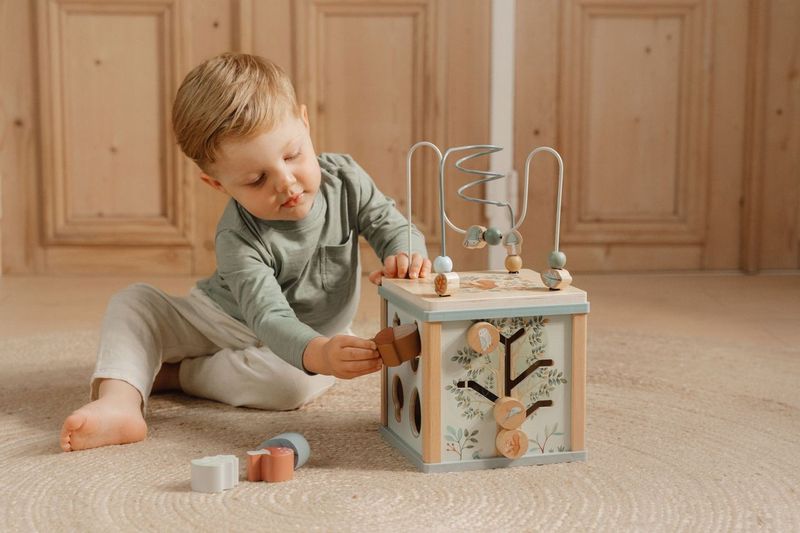 Wooden activity cube - Forest Friends