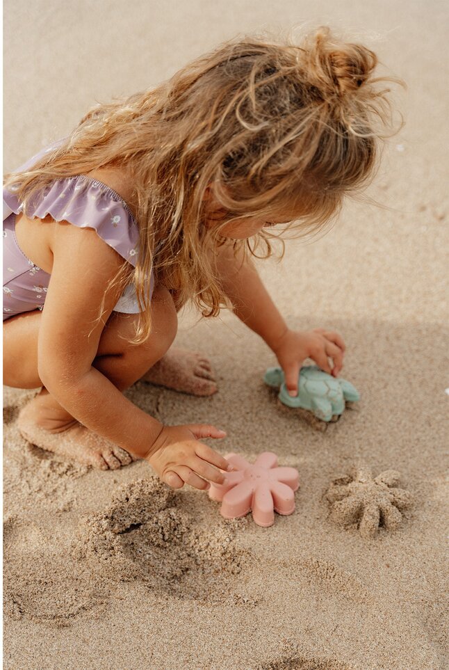 Strandset met schep en zandvormpjes - Bloemen & Bloemen
